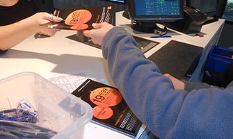 Distri tracts_0000_Tractage en caisse (2)