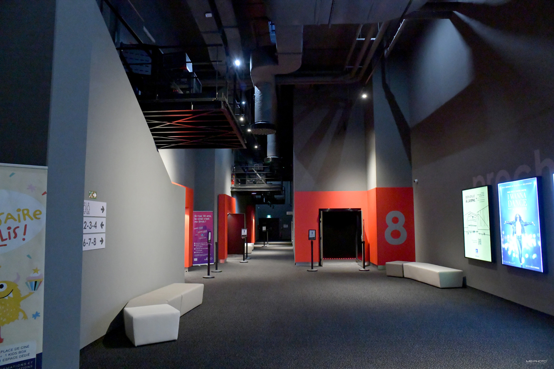 Kinepolis_Amphi_Foyer_MD_4