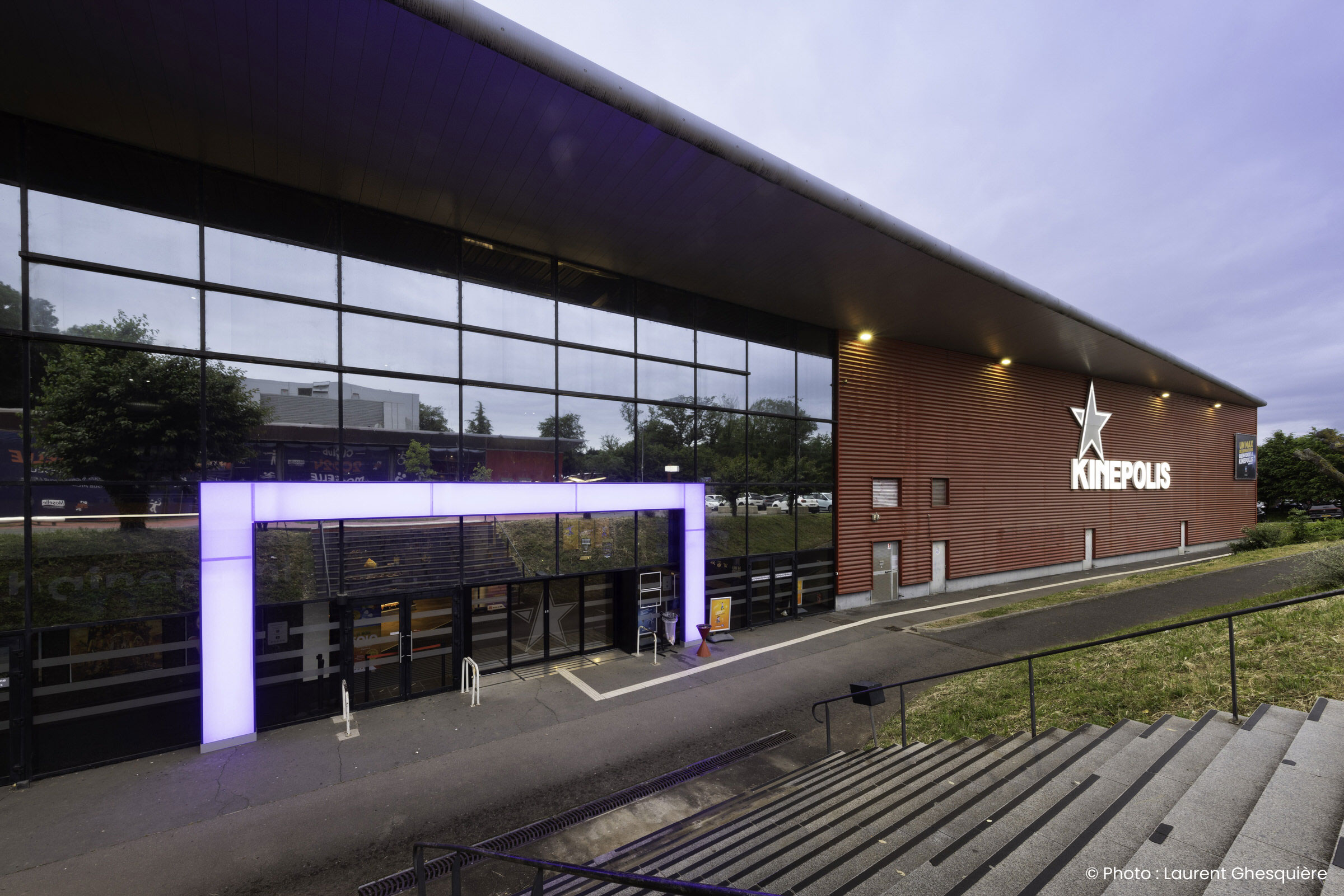 Kinepolis_amneville_exterieurgauche_MD
